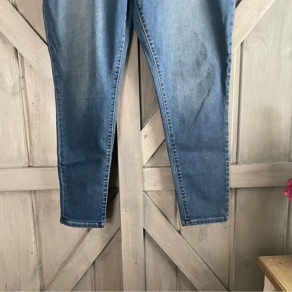 Lularoe Skinny Medium Wash Denim Size 40‎ - Picture 2 of 8